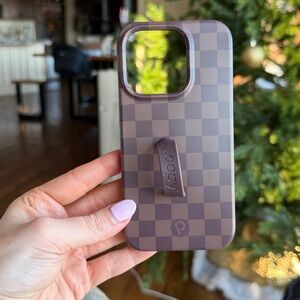 Loopy Case Brown Checkered 15 Pro Phone Case